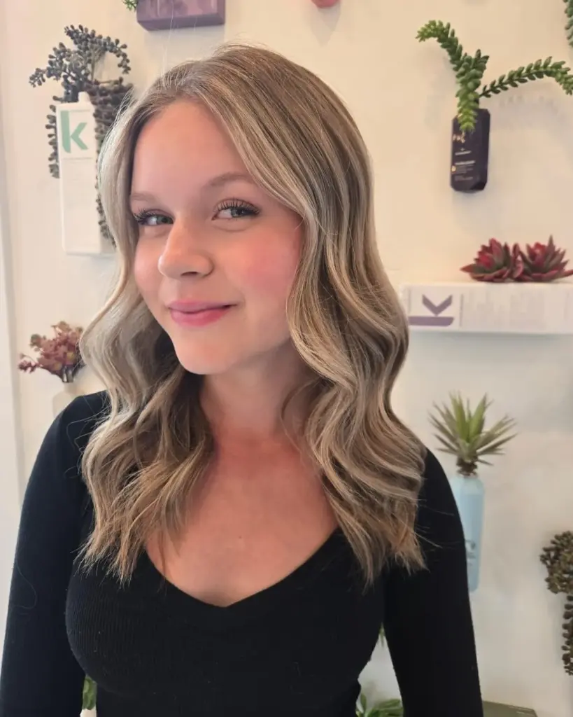 Long, soft bronde waves