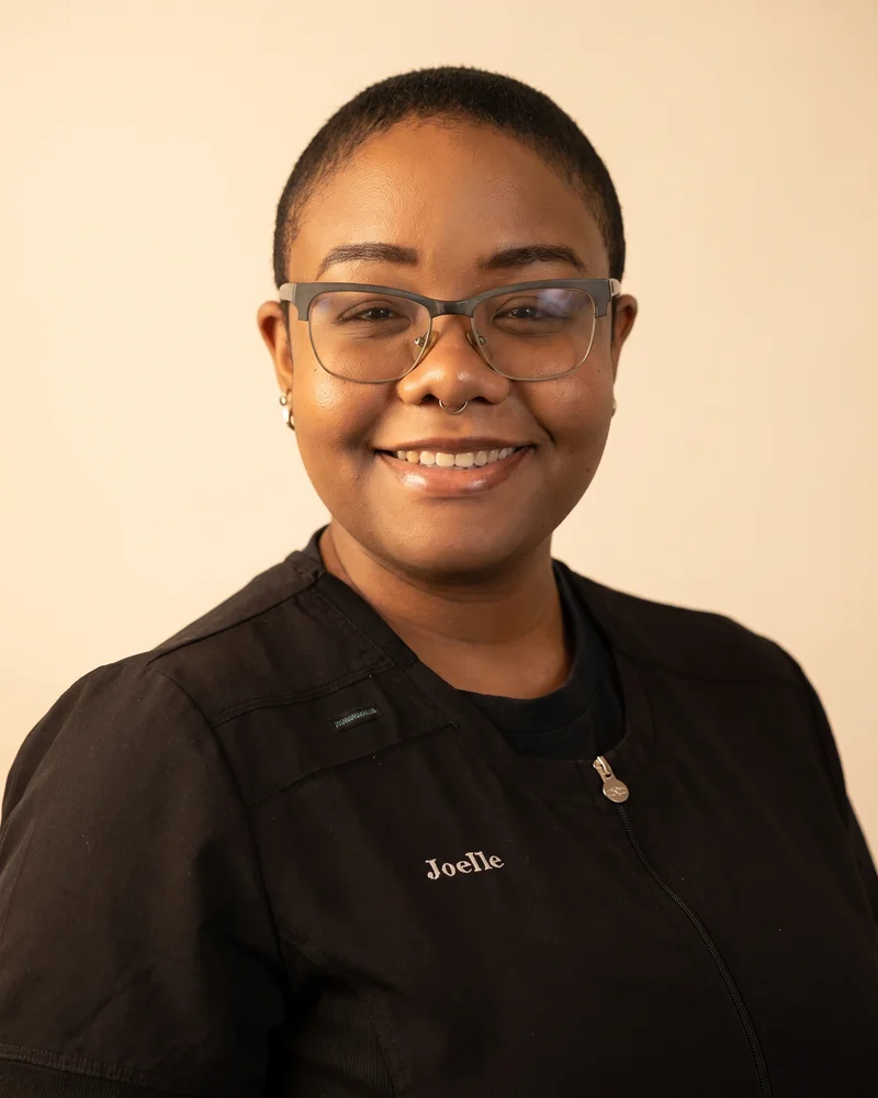 Joelle, Esthetician